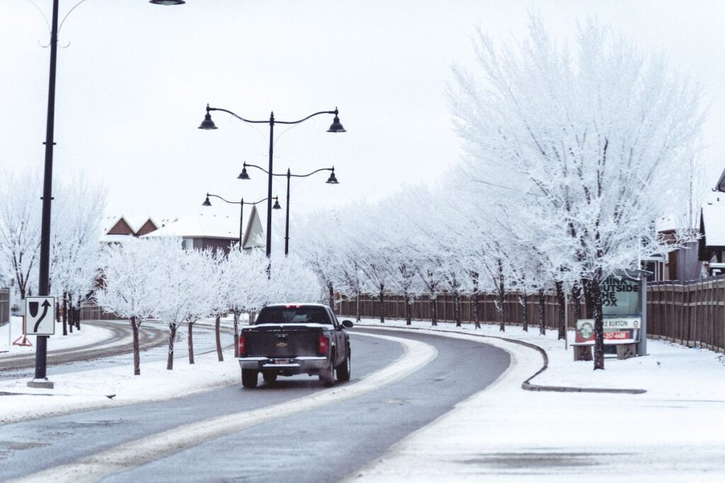 Driving in Adverse Weather (Rain, Snow, Fog): Do’s and Don’ts