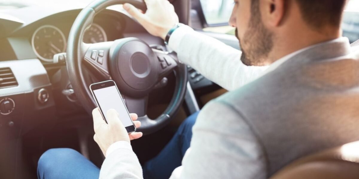 The Essential Facts About The Use Of Devices While Driving