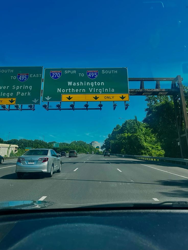 Two Way Roads with Three Lanes: How to Drive Safely and Know Who Has Priority